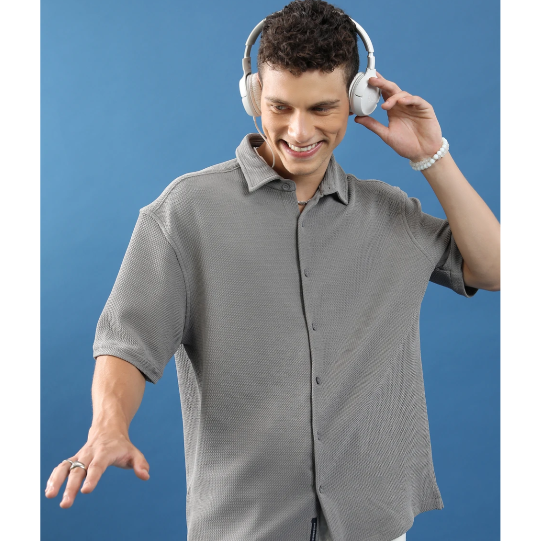 Men Regular Fit Solid Cut Away Collar Casual Shirt